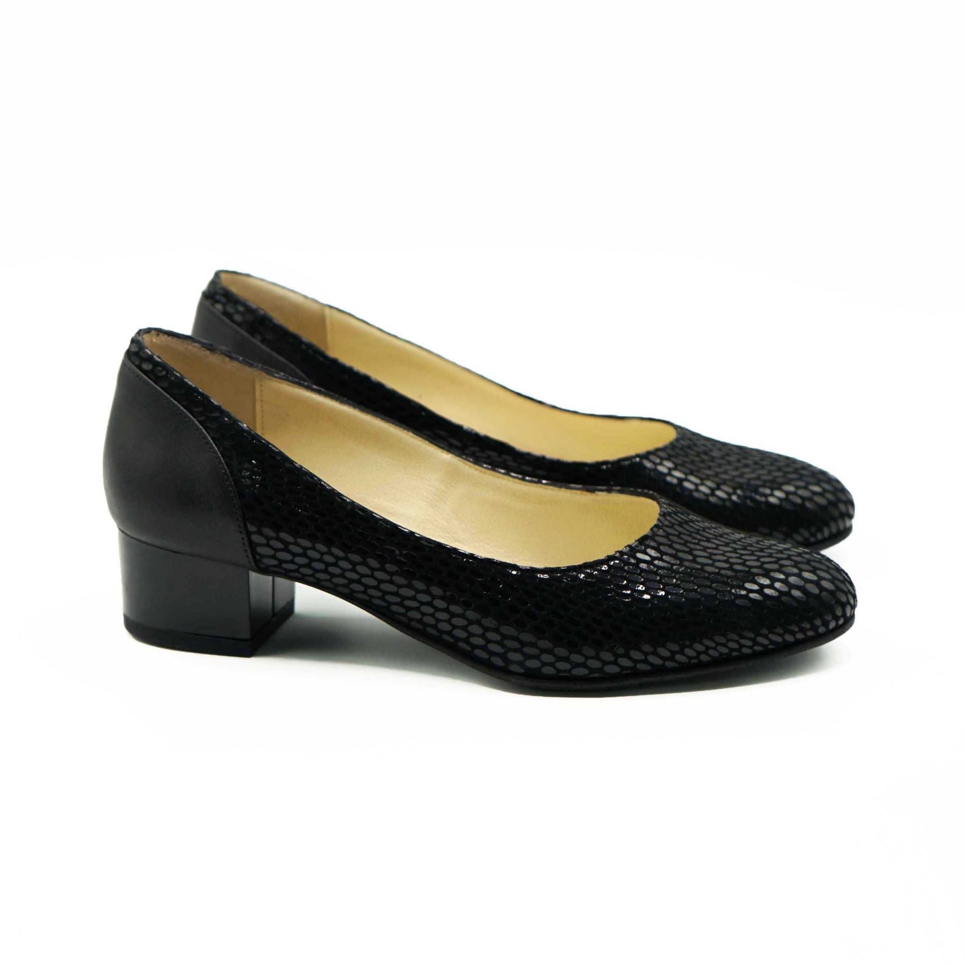 Pantofi 1047 Eleganti Din Piele Naturala Lacuita Culoare Neagra