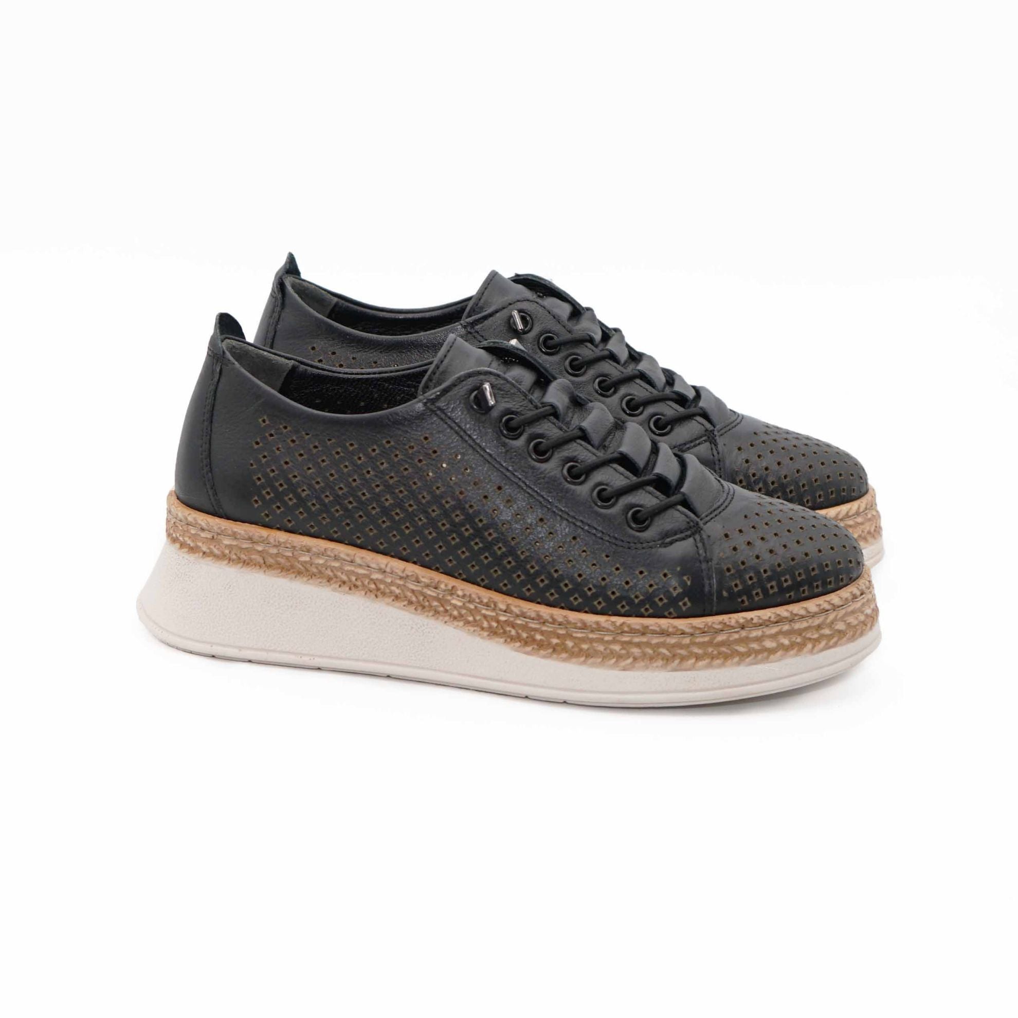 Pantofi Dama Piele Naturala Gaurita Cu Laser 2046 Culoare Neagra