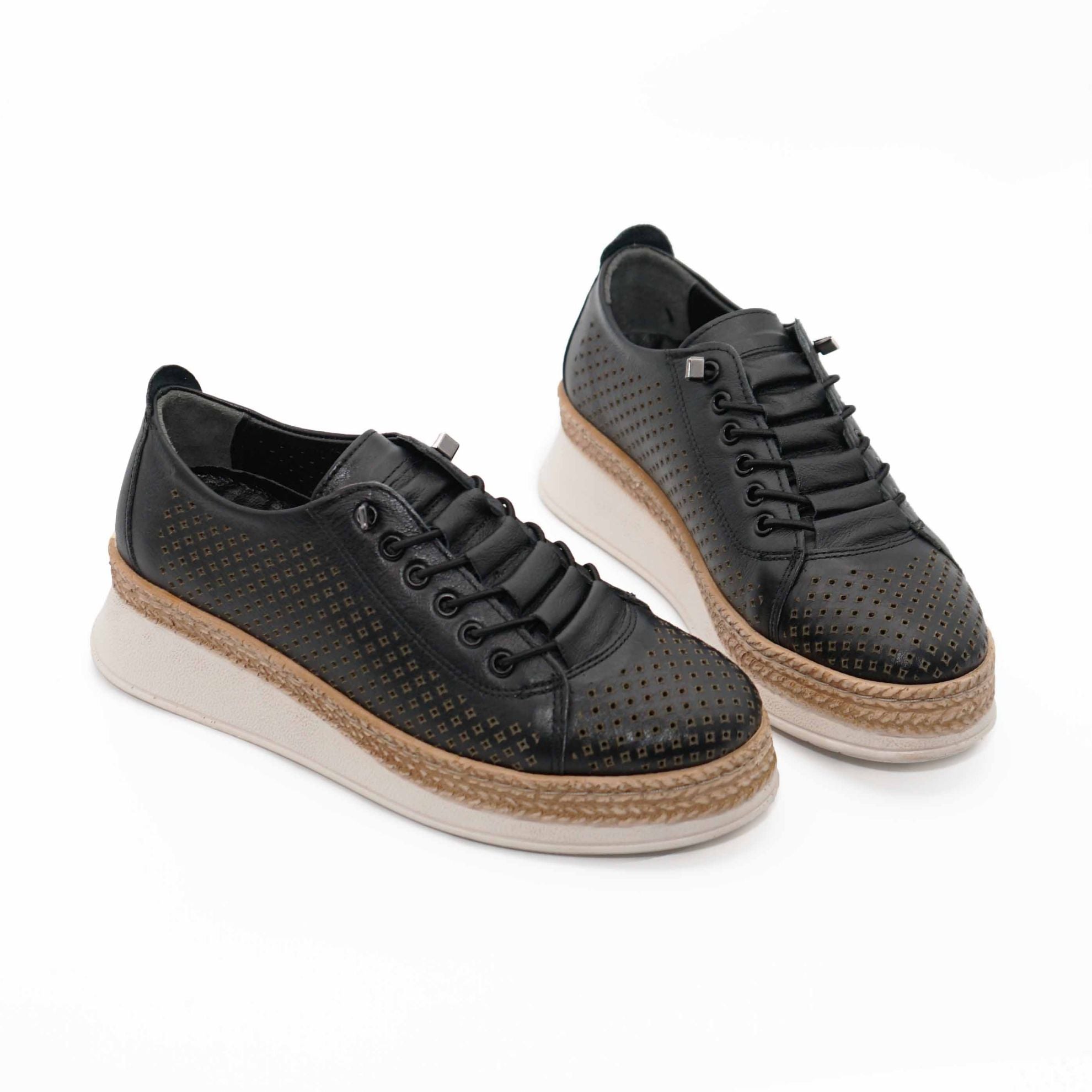 Pantofi Dama Piele Naturala Gaurita Cu Laser 2046 Culoare Neagra