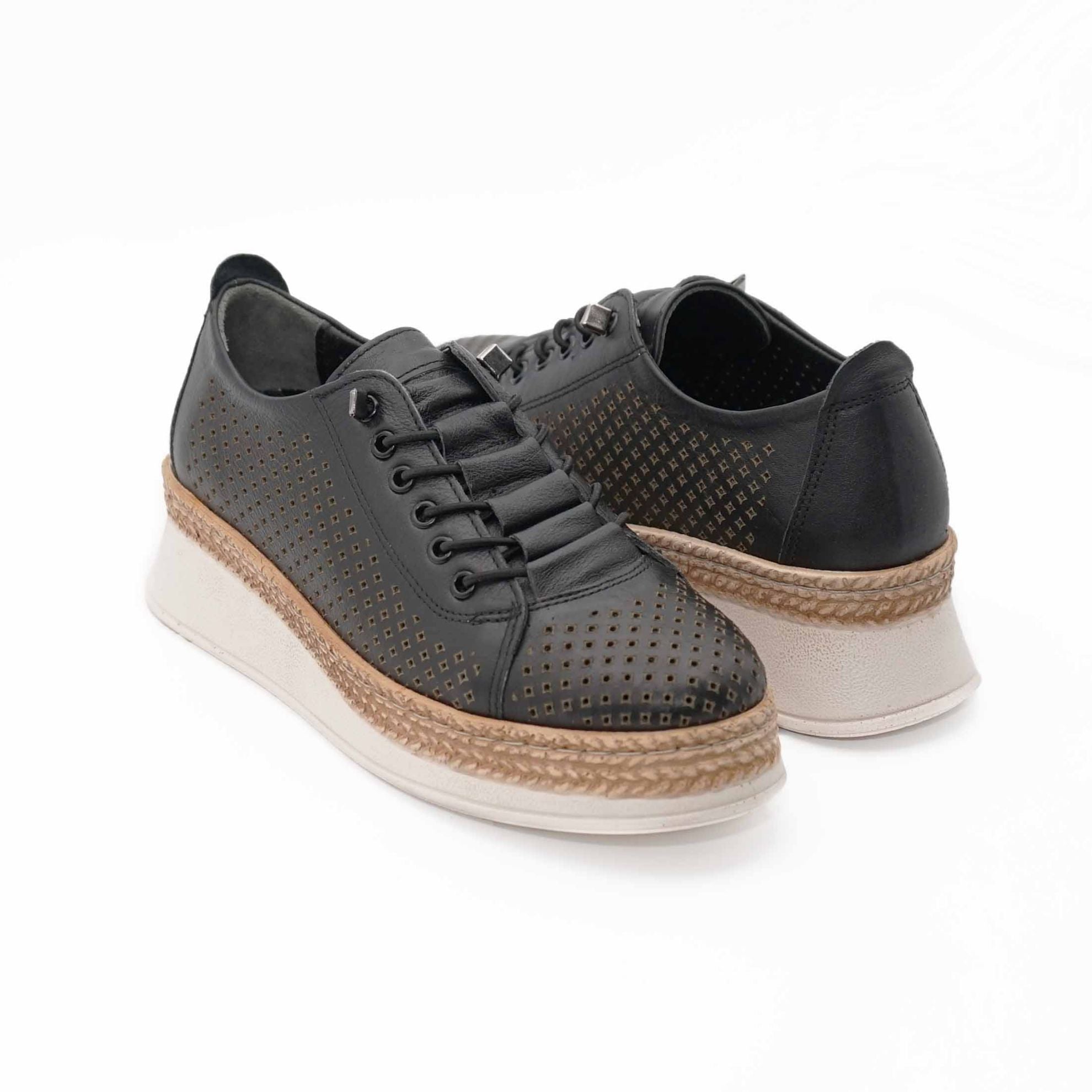 Pantofi Dama Piele Naturala Gaurita Cu Laser 2046 Culoare Neagra