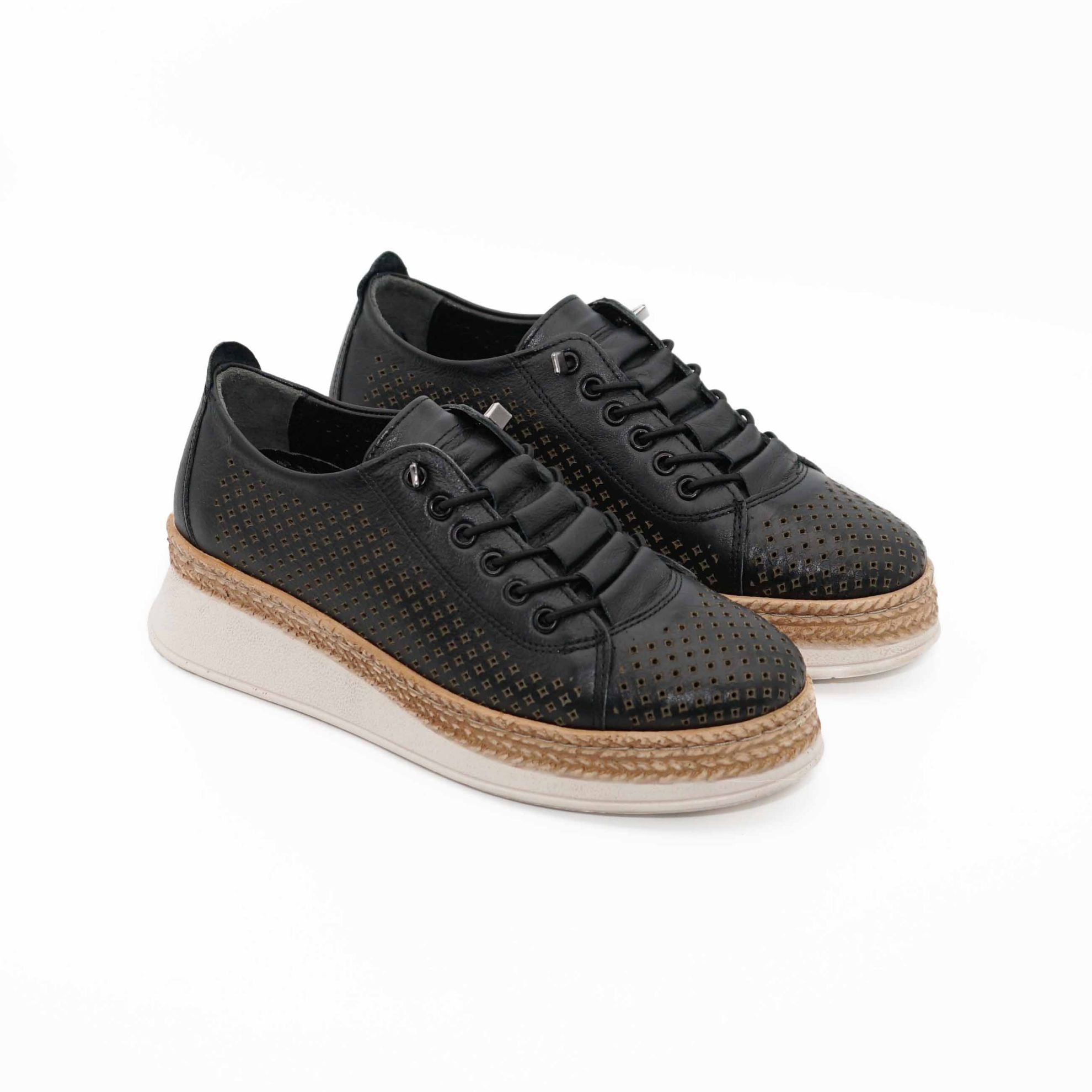 Pantofi Dama Piele Naturala Gaurita Cu Laser 2046 Culoare Neagra