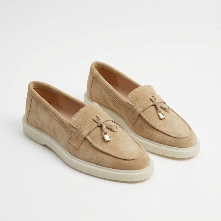 Pantofi casual din piele naturala intoarsa. culoare bej deschis caisa. cod 134