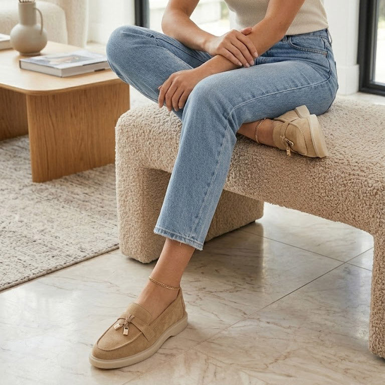 Pantofi casual din piele naturala intoarsa. culoare bej deschis caisa. cod 134