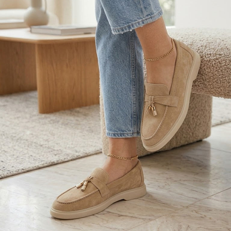 Pantofi casual din piele naturala intoarsa. culoare bej deschis caisa. cod 134