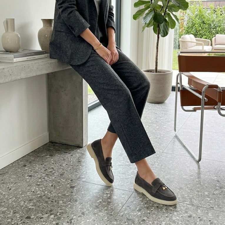 Pantofi casual din piele naturala intoarsa culoare GRI. cod 134